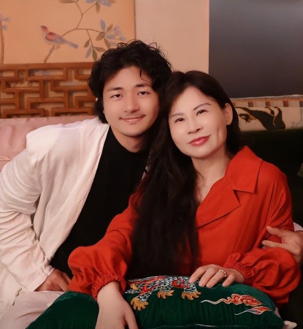 配资最新行情 500平豪宅的背后！陈冰凭什么吸引无数90后，意外揭开成功之道